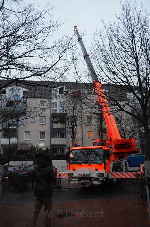 Feuer 2 Dachwohnung Koeln Severinswall Bayenstr P164.JPG